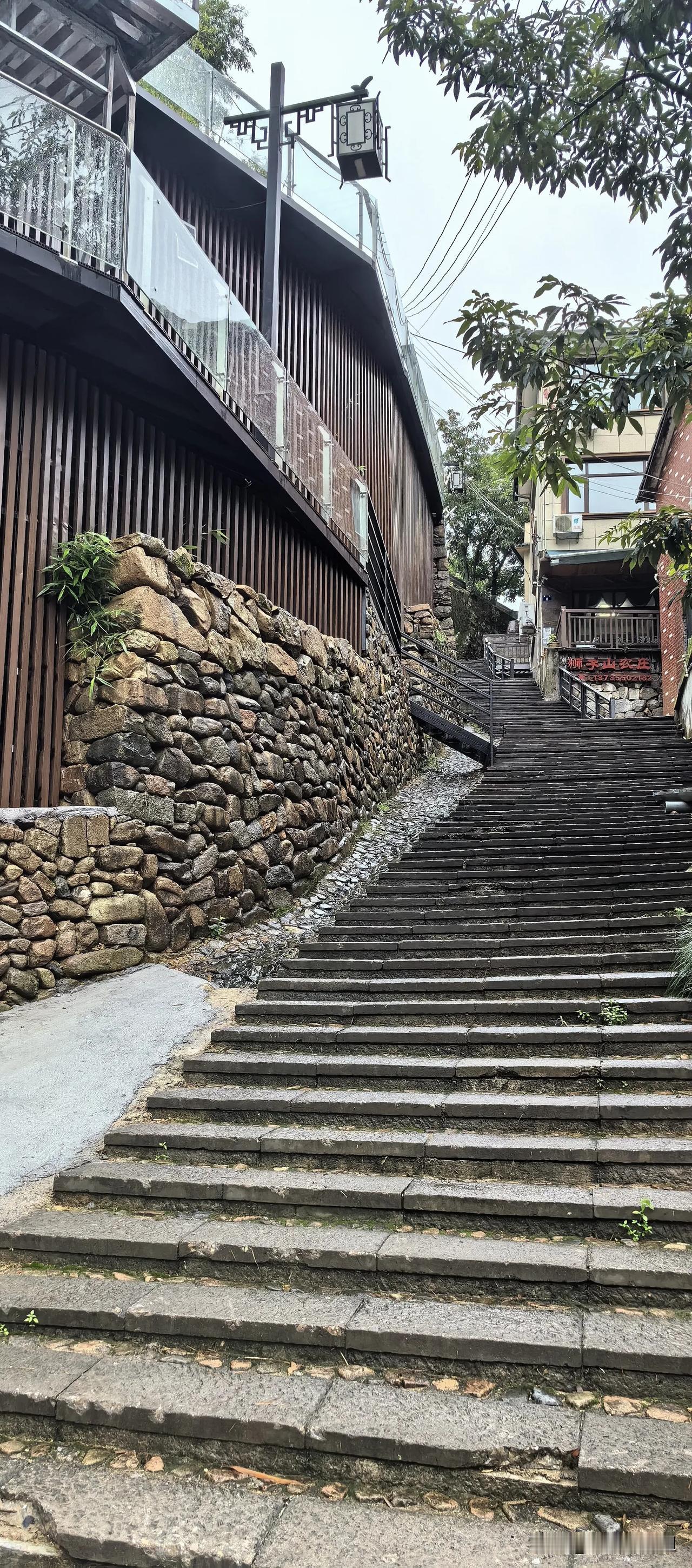 户外徒步懂得及时止损也许是最明智的选择。今天原计划从临安高虹镇石门村，一路徒步
