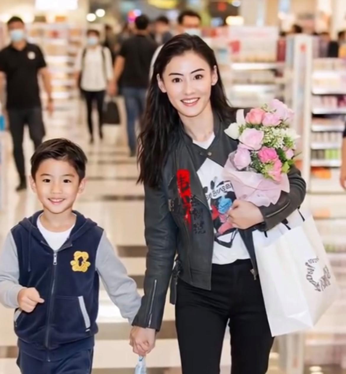 这大概是娱乐圈持续时间最长的谜题。张柏芝三胎儿子出生那天起，父亲那一栏，至今还空