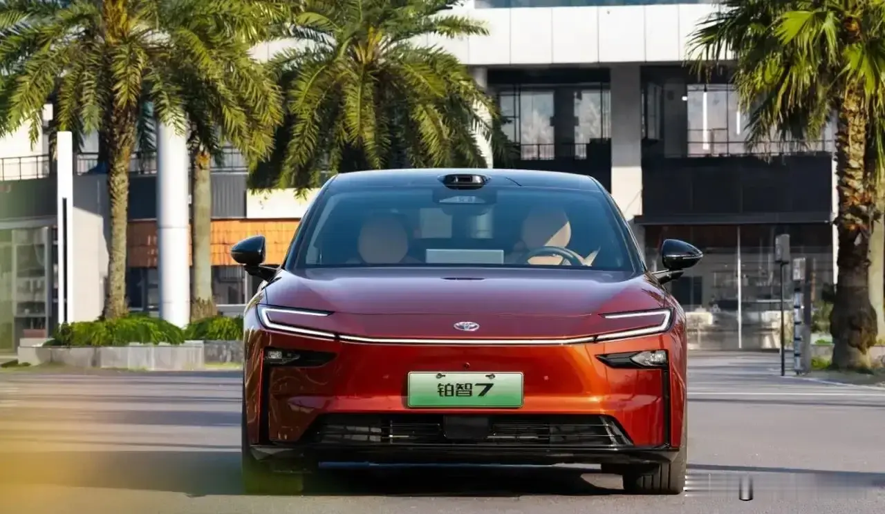 金九银十购车季，丰田油、电大梳理！纯油车：轿车——凯美瑞、卡罗拉、雷凌、凌尚SUV——锋兰达、汉兰达