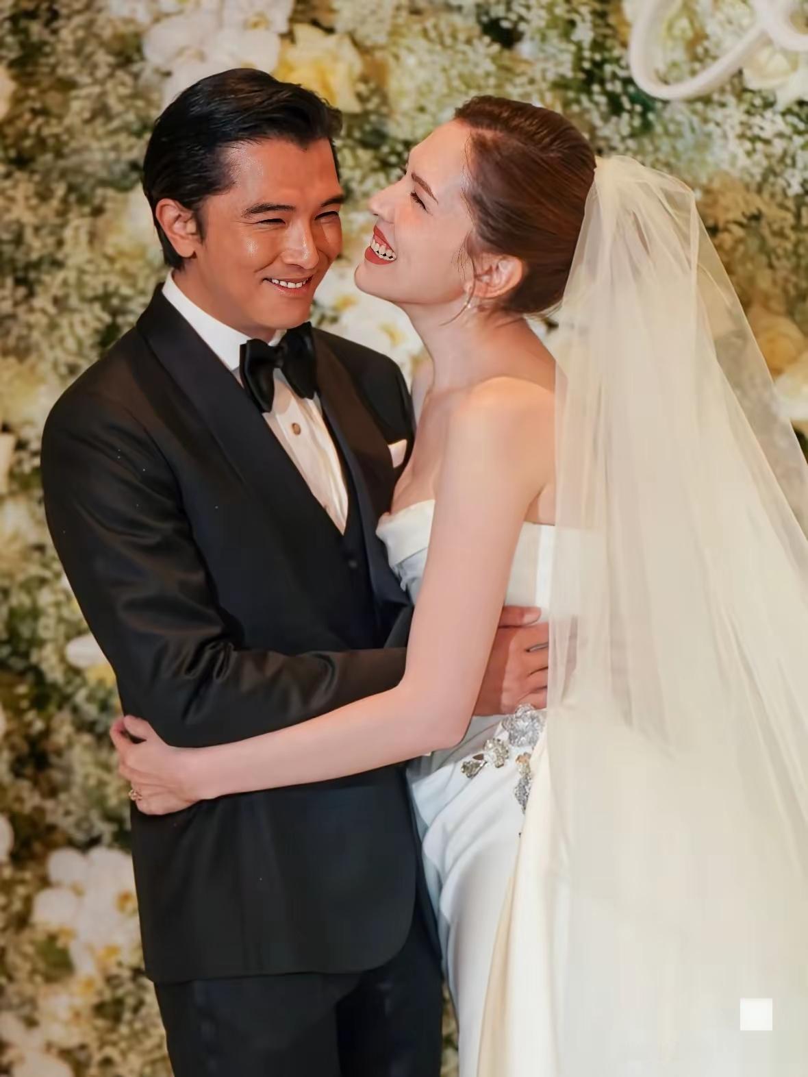 你们发现了么？有美人尖的男人就没有丑的，好像都佷帅