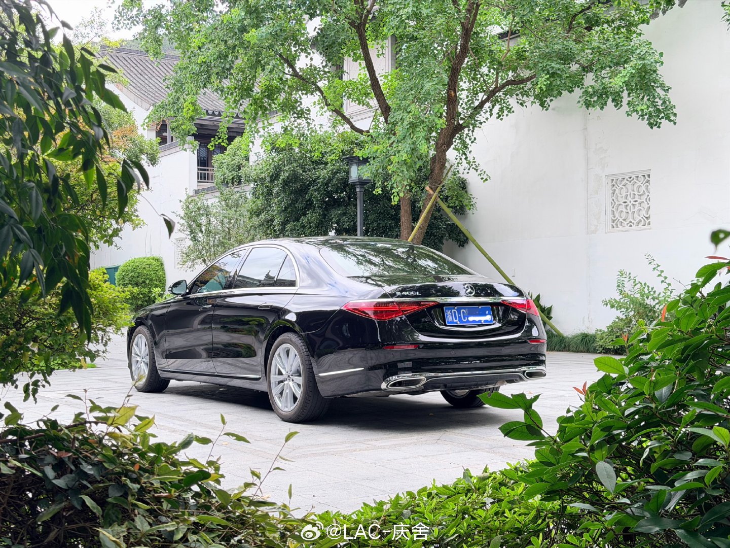 现在奔驰S400L特别版的价格是真好，这次回浙江，特地拿亲戚的拍了期节目视频随后分享​