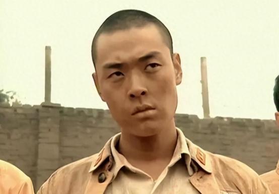 演员李幼斌曾说，拍摄亮剑，张桐扮演我的勤务兵，也就是魏和尚，他年轻，却会抢戏，想