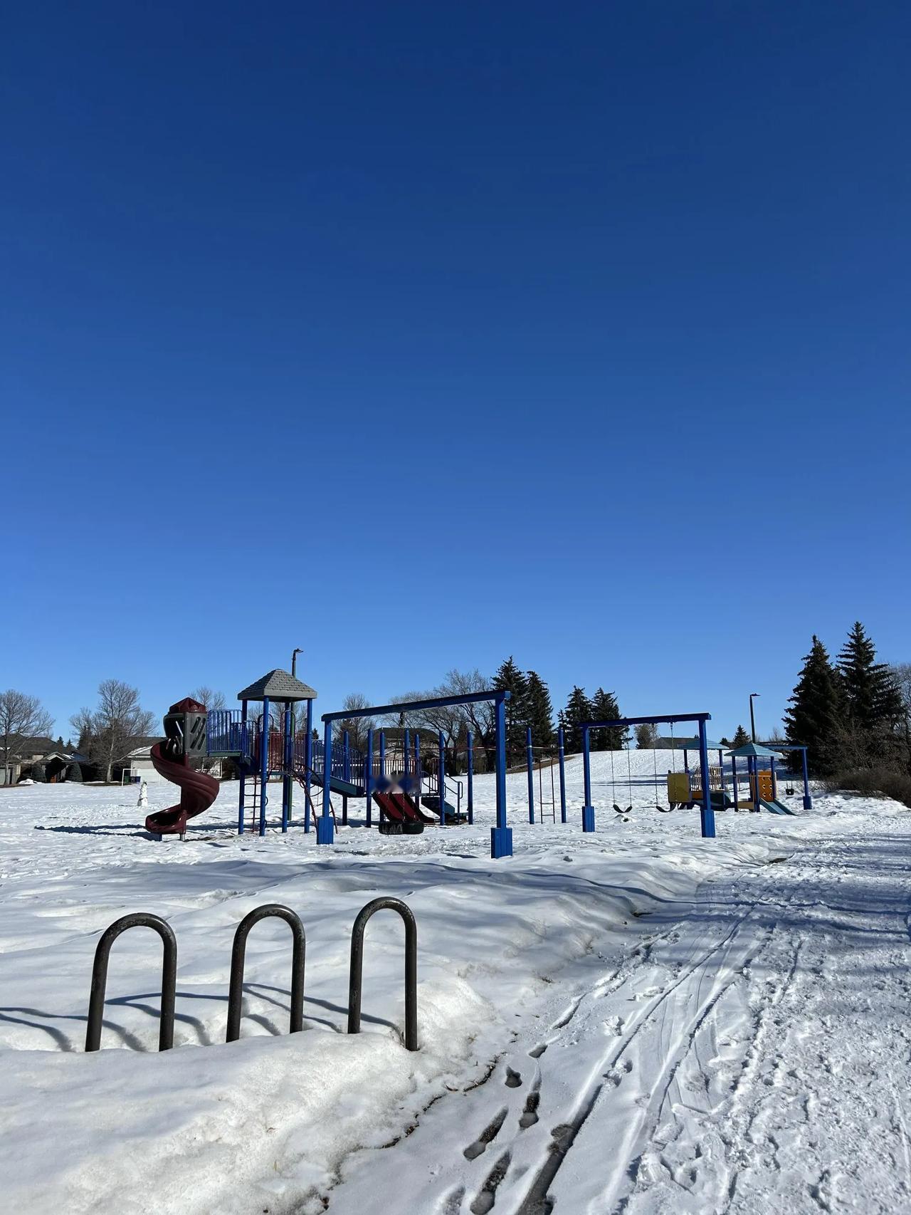 人真的不能没有工作你以为工作是为了让你去挣那几千几万的工资的吗工作的意义是为