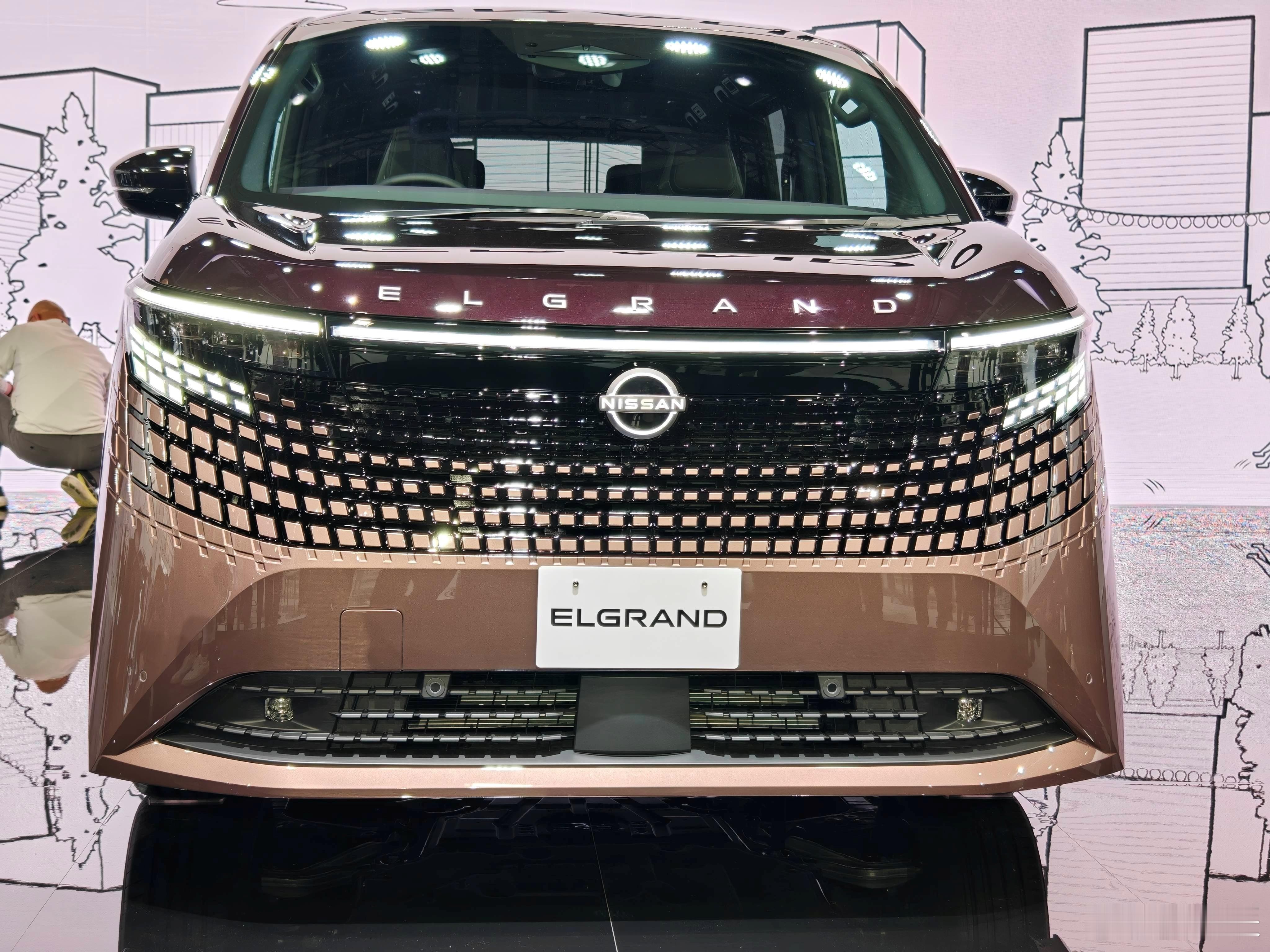 日产在2025年日本移动展上发布了全新一代Elgrand（君爵）MPV。新车尺