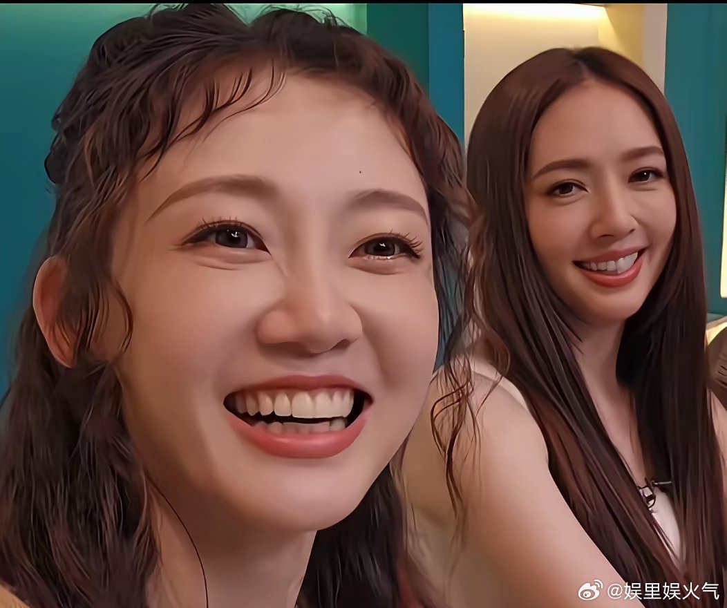 有人说，向太若早认识苗苗，向家儿媳或另有其人。我却觉得，这低估了向太选人的眼光，