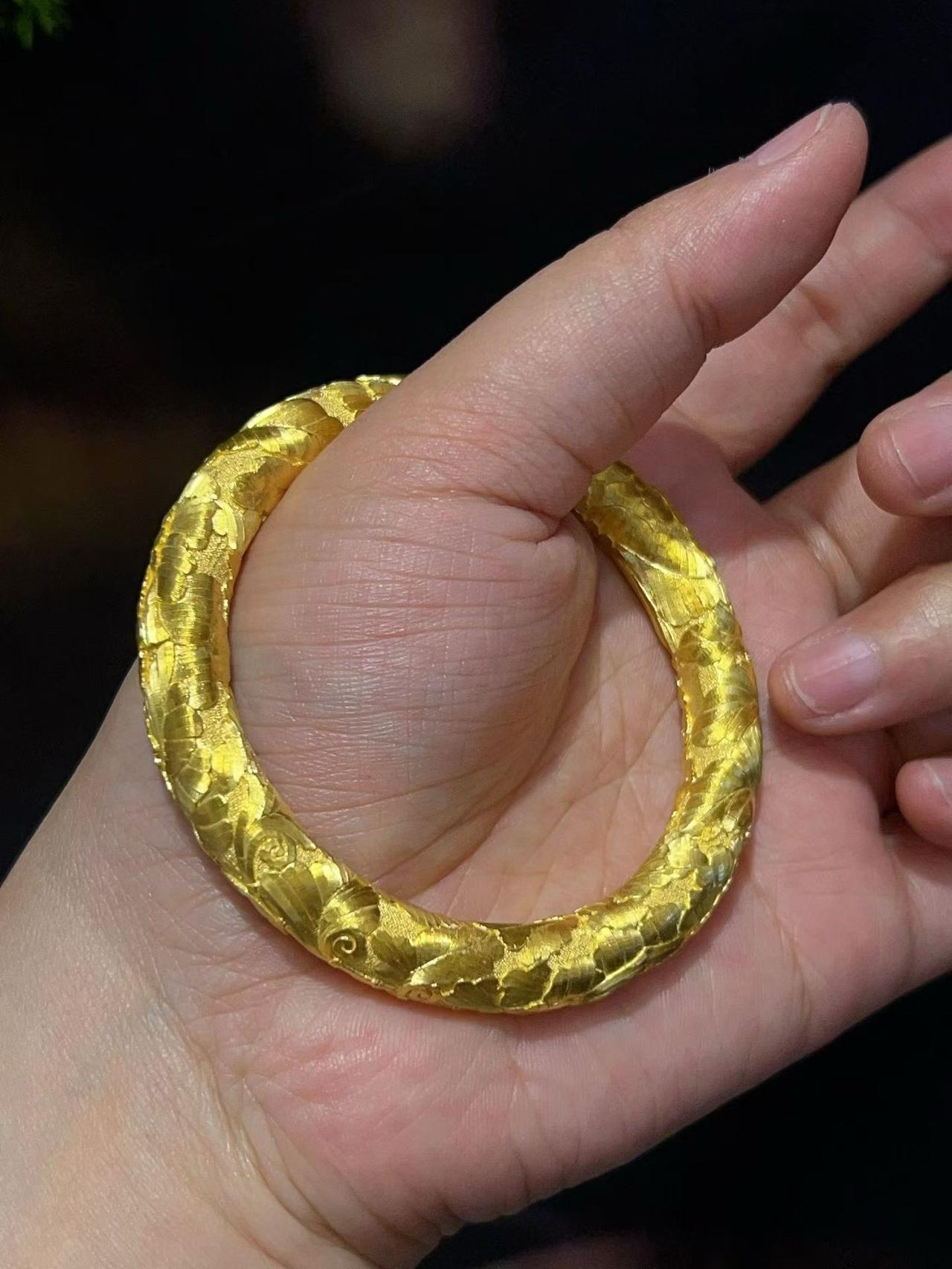 1月14号.黄金价格已逼近每盎司5000美元。VanEck分析师称，若黄金为已流