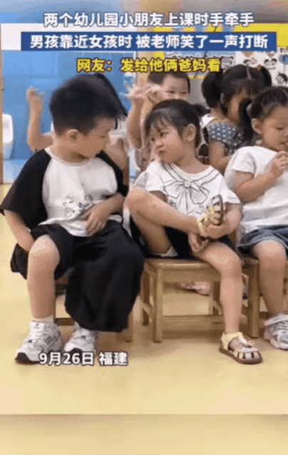 这下瞒不住了，不仅老师知道了，全网都知道了！福建，幼儿园老师上课时，正在给小朋
