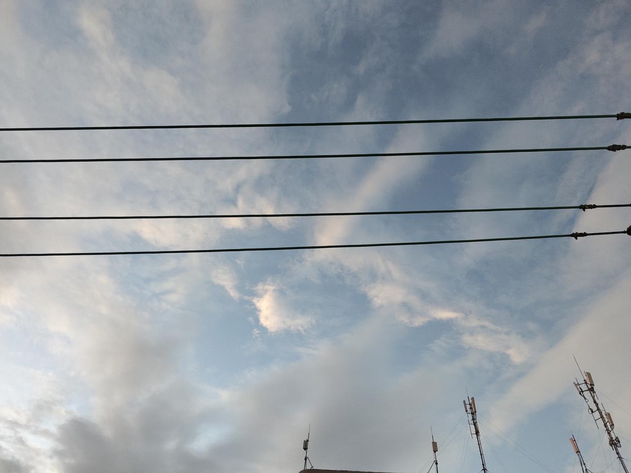 网上看过一句话：买房看户型、看地段，过日子全靠碰邻居。遇到通情达理的邻居，