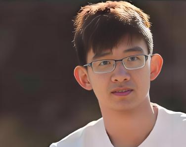 北大学霸刘嘉森语出惊人：“我的同学里，父母有钱有势的大有人在，父母是博士、硕士的