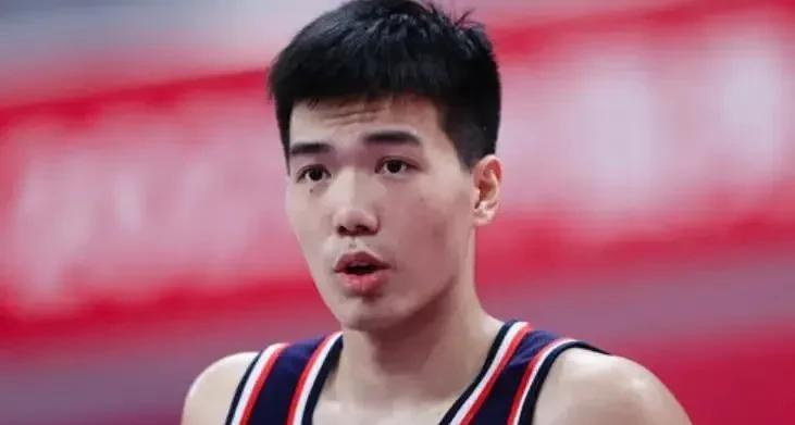 朱芳雨欲一箭双雕！据媒体人赵探长透露:广东男篮已成功取得焦泊乔的签约所有权，但