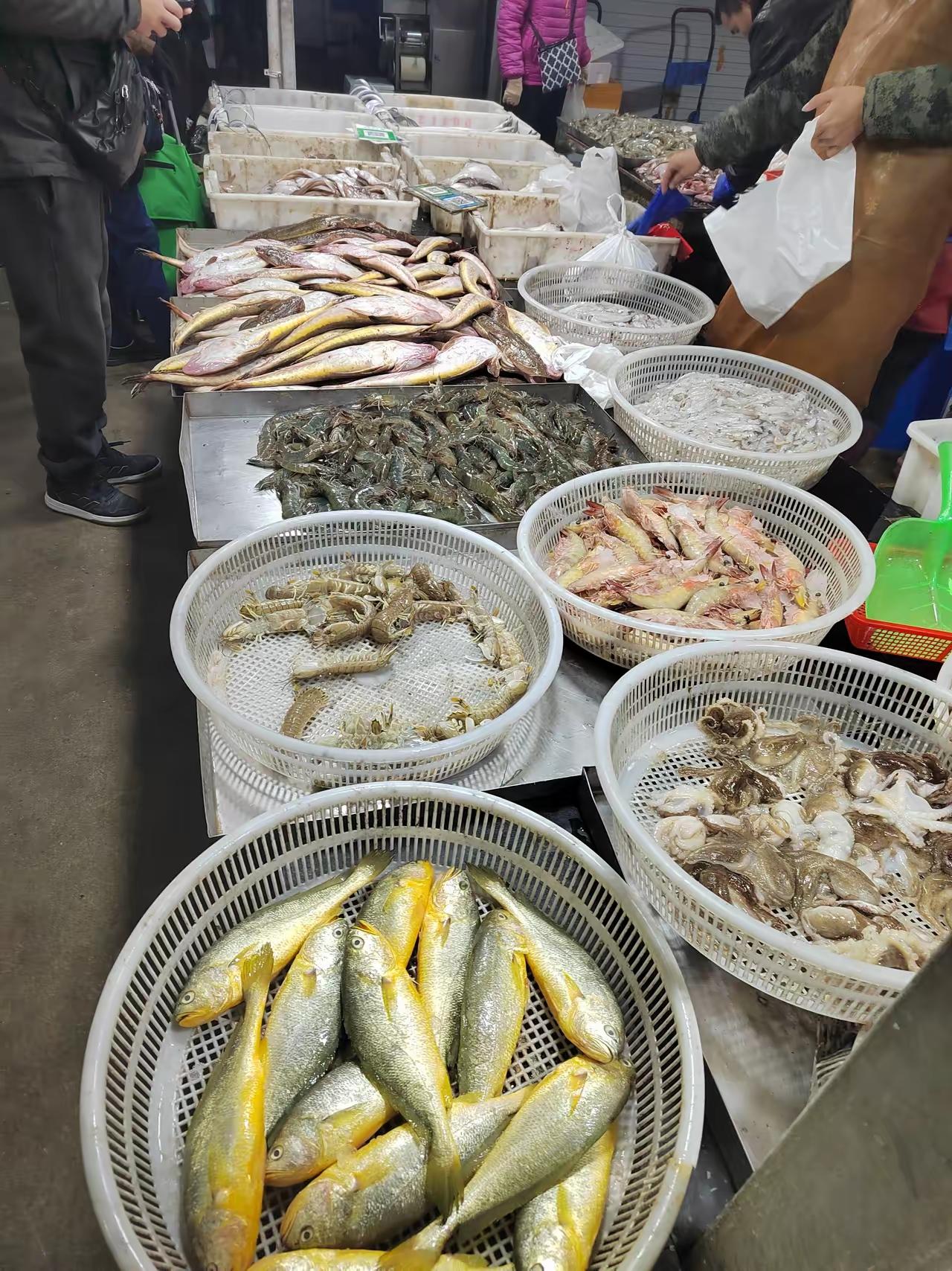 南北海鲜，各有千秋以前我总觉得海鲜就是海鲜，哪儿的不都一样？这几年在山东