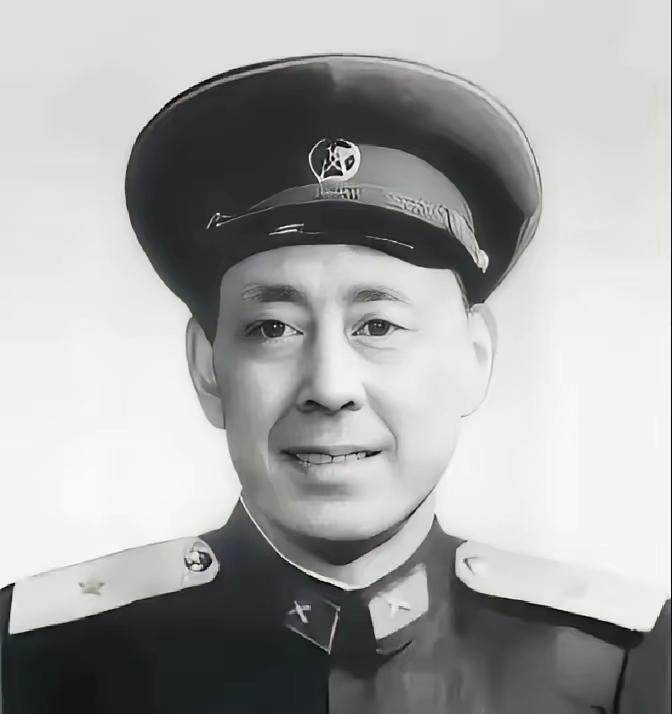 1952年，小兵颜邦翼运炮弹时猛盯师长颜伏：这脸咋像登报甩了老妈的爹？一核实