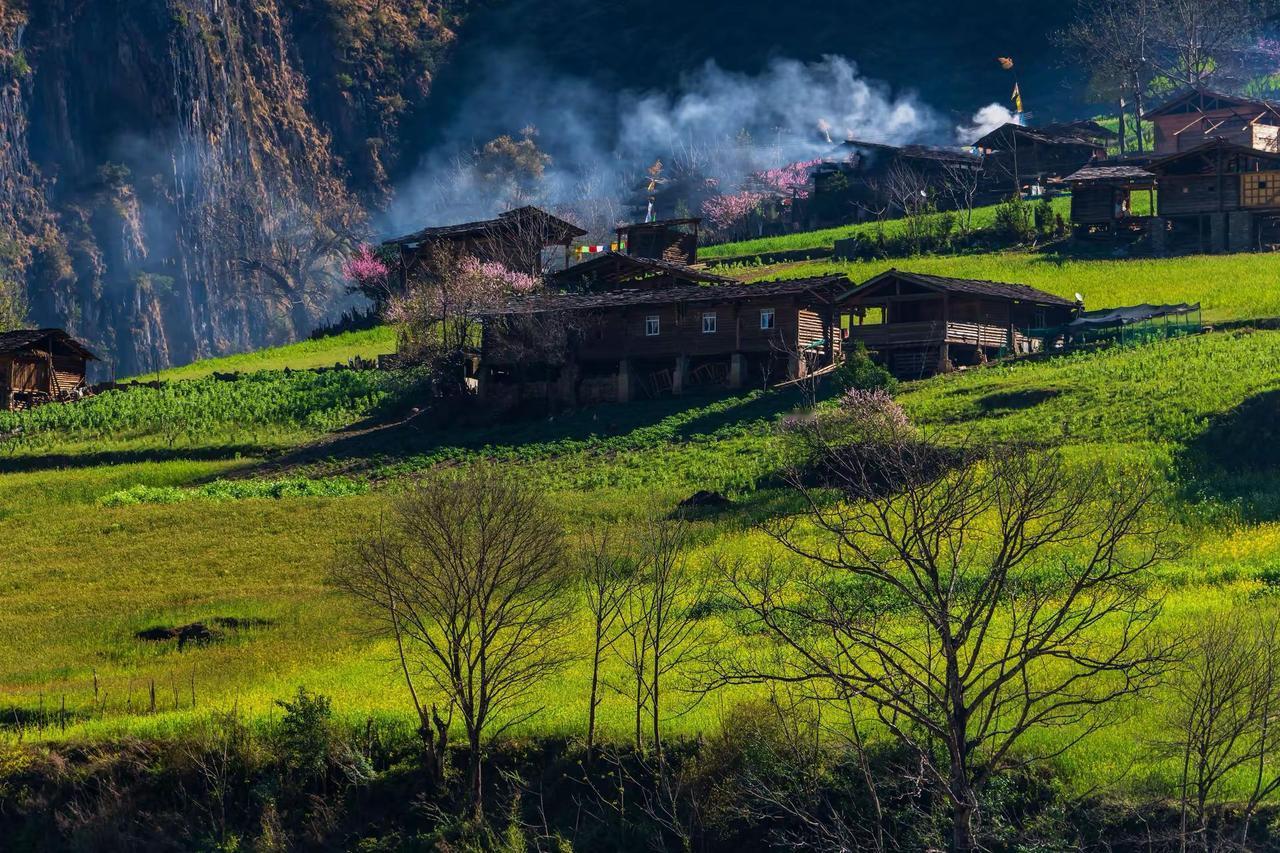 丙中诺雾里村。丙中诺雾里村旅行摄影的诗意瞬间