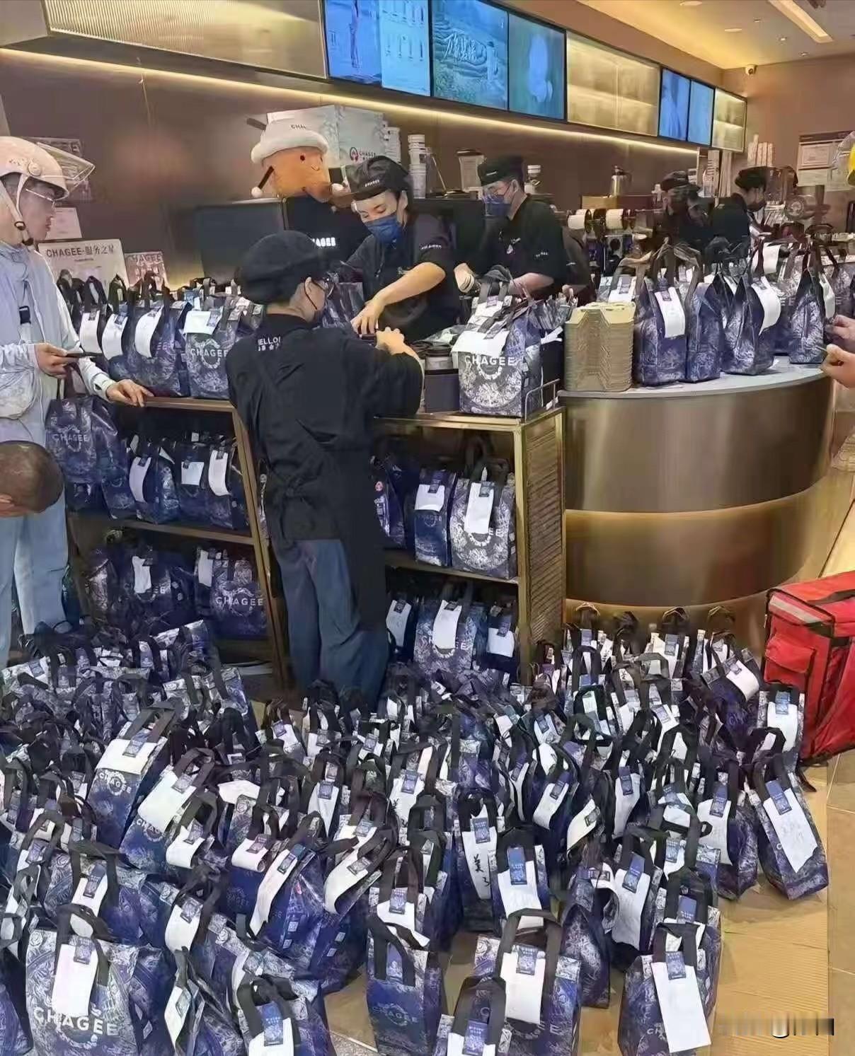 恭喜大家，是全世界第一个体验ai购物功能的人，我们也是第一个吃螃蟹的人，但没想到