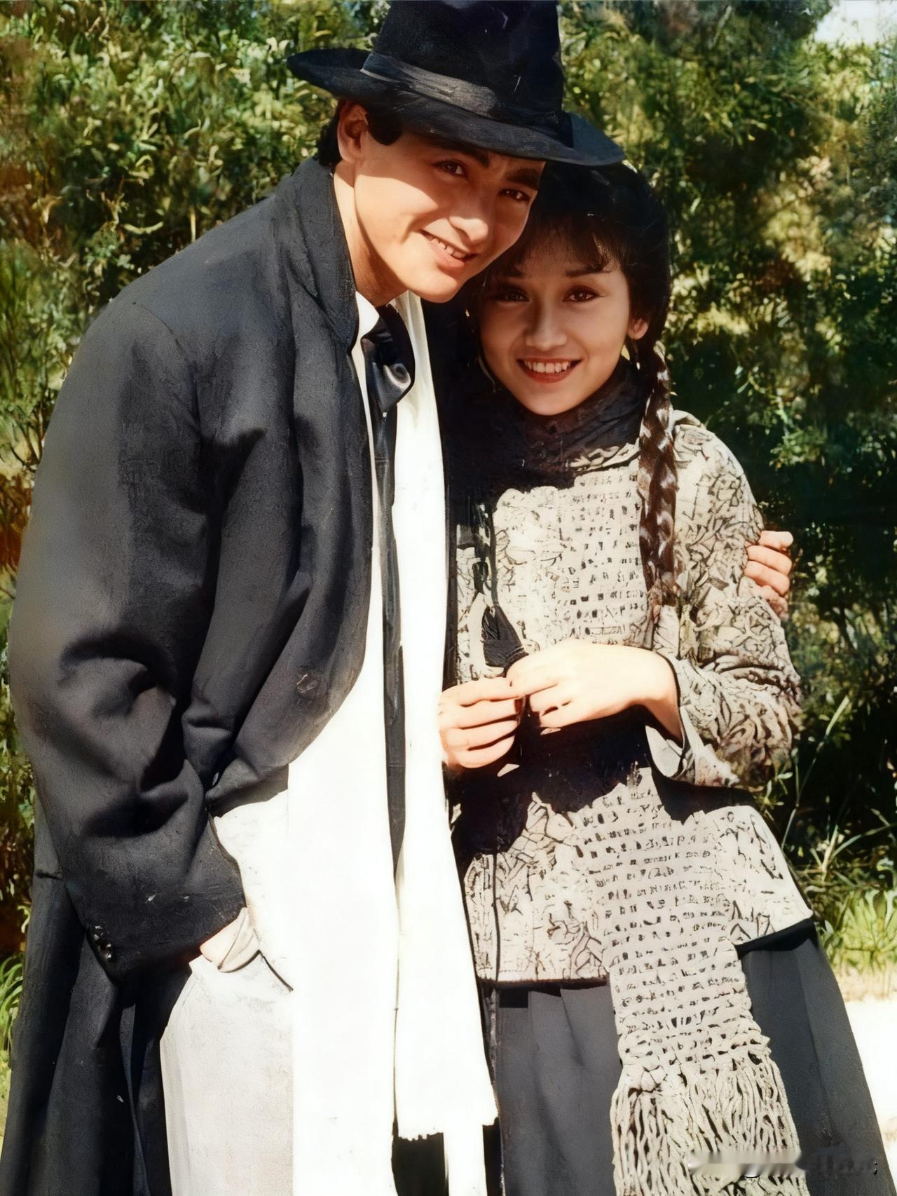 这张照片应该也有45年了，但不论放多久，冯程程这张脸什么时候看都是极美的。听