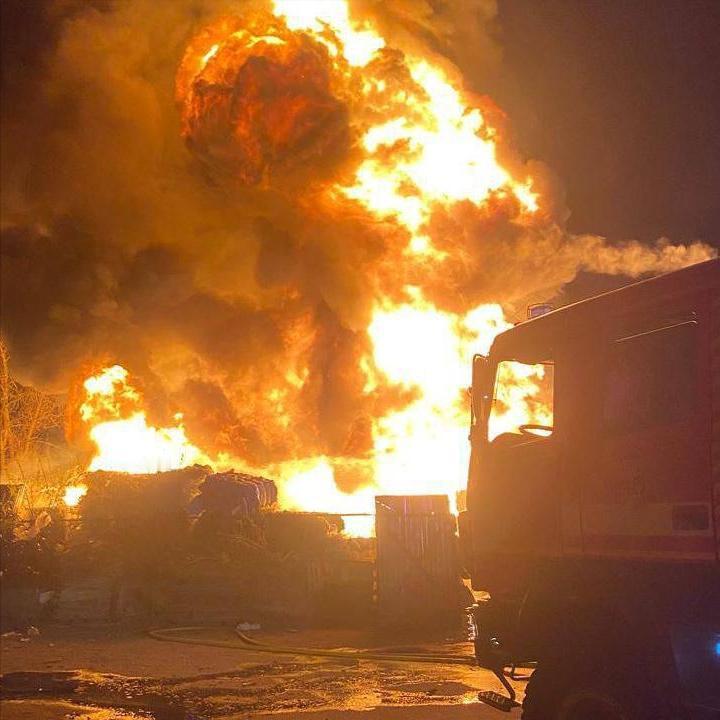 炸！炸！炸！当地时间4月15号深夜到16号凌晨，乌克兰好几个大城市突然就炸了，