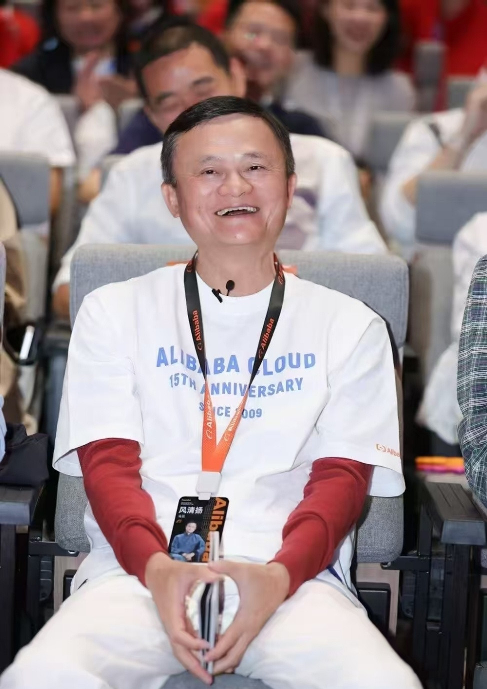 #马云说高科技更应该呵护人间烟火#4月10日，阿里云新财年启动会，马云演讲时表