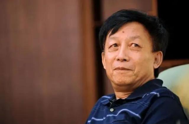 1970年，已经调职到厦门大学的易中天，回武汉去看望已退休的原武汉大学校长刘道玉