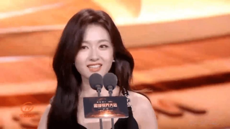 李兰迪发言我都有点智性恋了听李兰迪的颁奖感言好心动啊！站在台上自带光芒，说演员