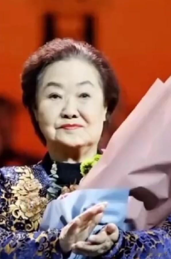 郭兰英一生有两段婚姻，无儿无女，把一生都献给了艺术！第一任丈夫方浦东，是国家