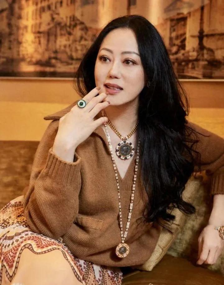 62岁章小蕙把“美拉德风”穿成了教科书✨谁能想到62岁的章小蕙，把美拉德穿