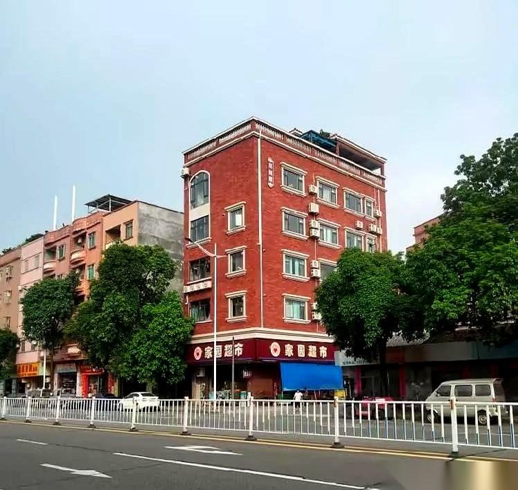 三万块，私了，别报警。一股酒气差点把我送走，大哥你这是喝了多少啊。宝马追尾我