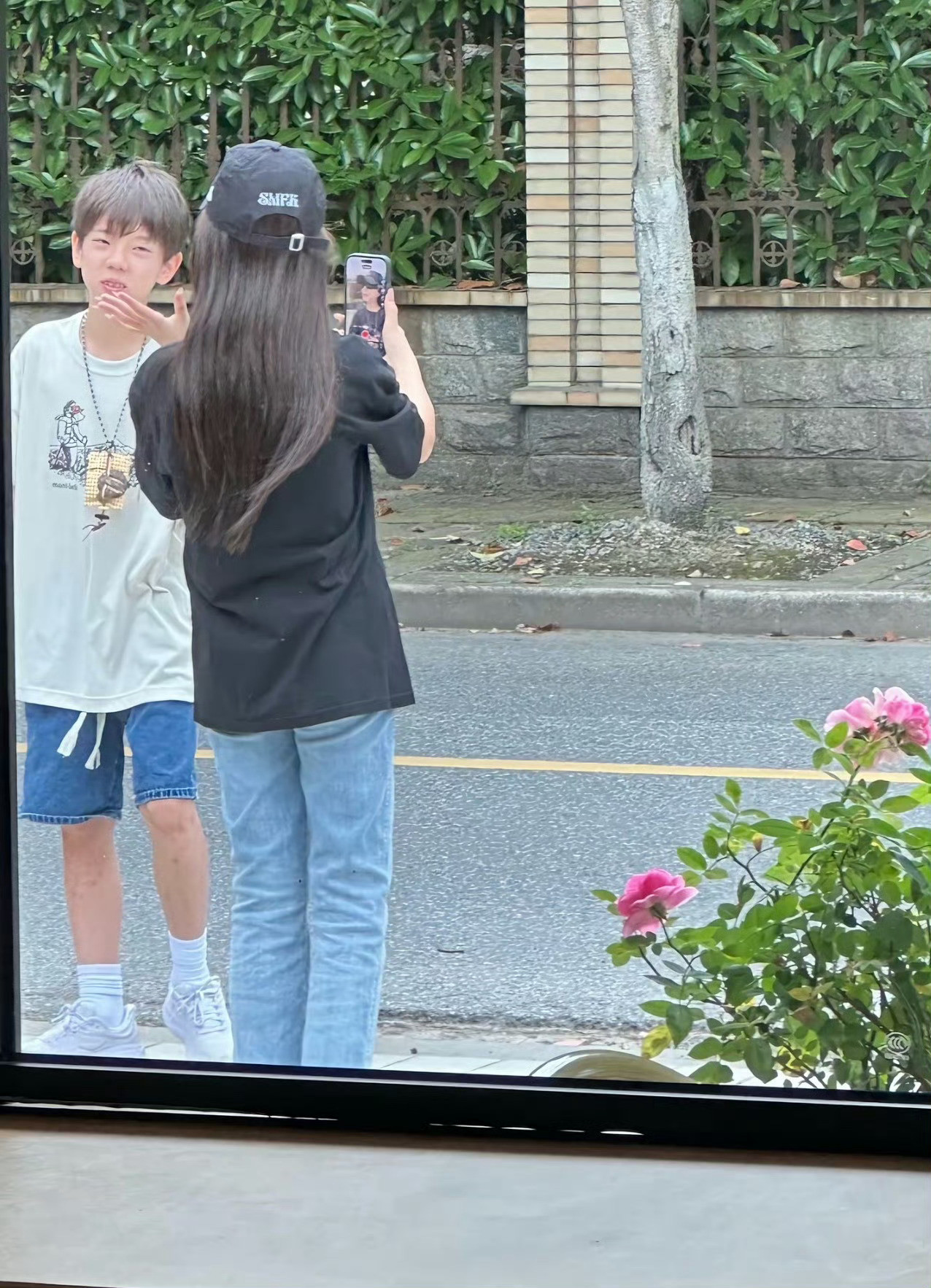 咖啡店偶遇甜馨嗯哼时间过得好快啊，都这么大了