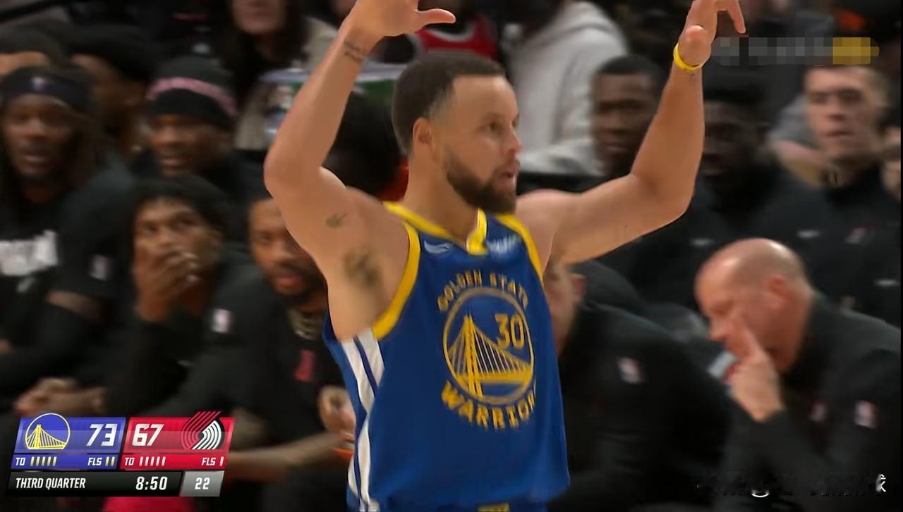 勇士真是成也库里败也库里！今天勇士在客场以131：136惜败于开拓者，此役库里爆