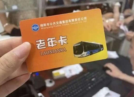 一车全是免票老人，公交公司亏到濒临停线！以前公交行业安稳又吃香，现在好多地方都
