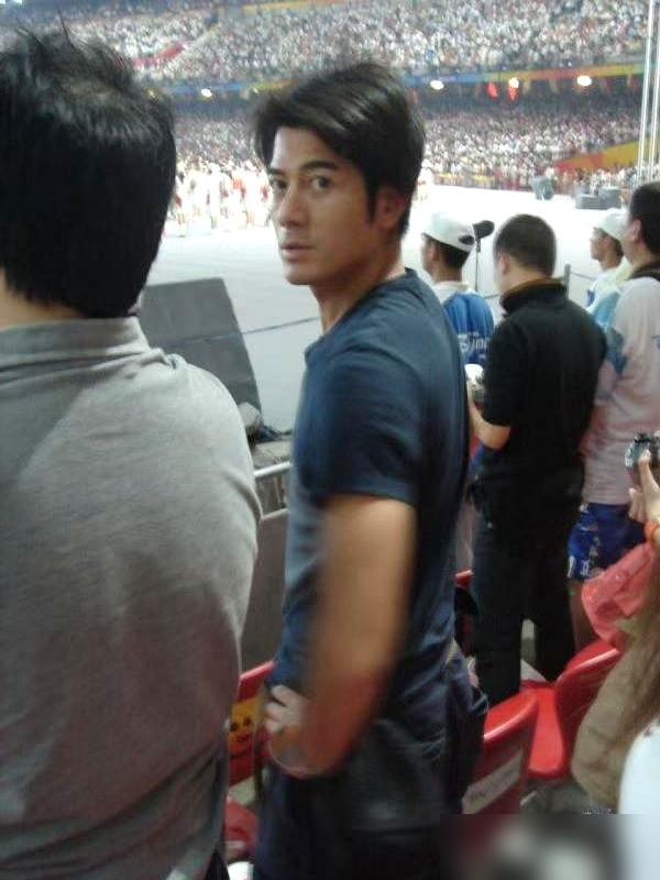 郭富城的体重，40年没超过64公斤。我扒了下他的食谱，看完手里的奶茶直接倒了。