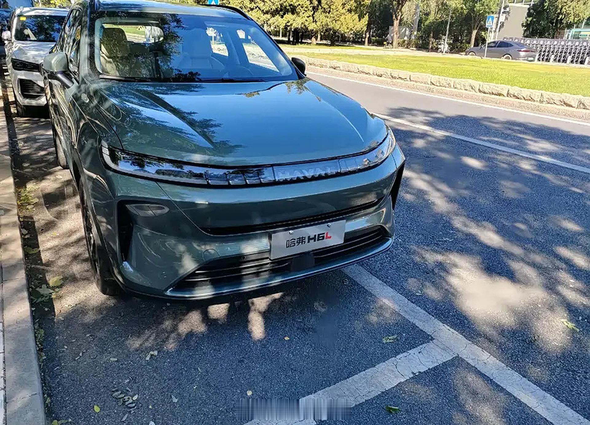 全新哈弗H6L实车图,比现款哈弗H6更大,大家觉得外观造型如何?哈弗H6L