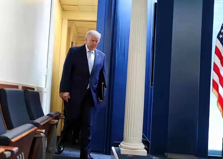 谁能想到，关乎中东几百万人命运的美伊停火谈判，竟然演变成了特朗普的“深夜朋友圈发