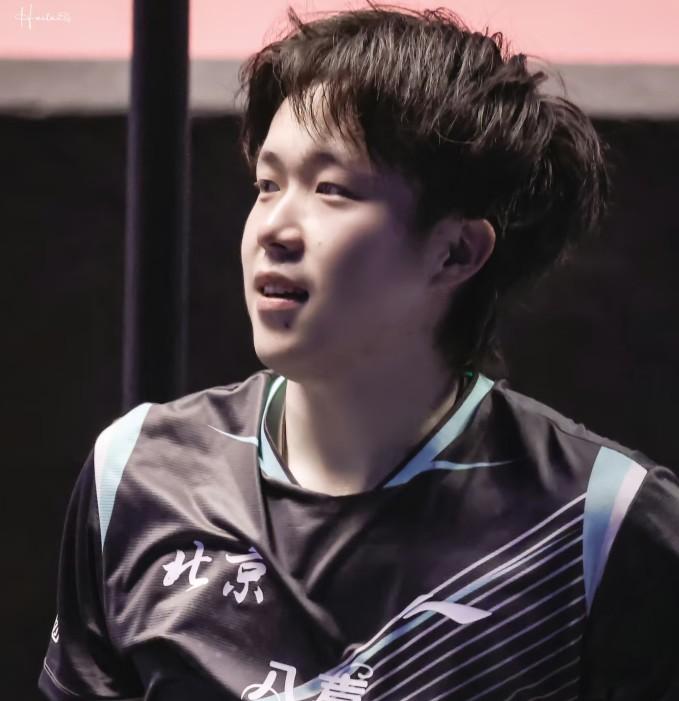 看了王楚钦打球两年了终于明白了一件事别人说得真对，说找对象就要找帅的，这