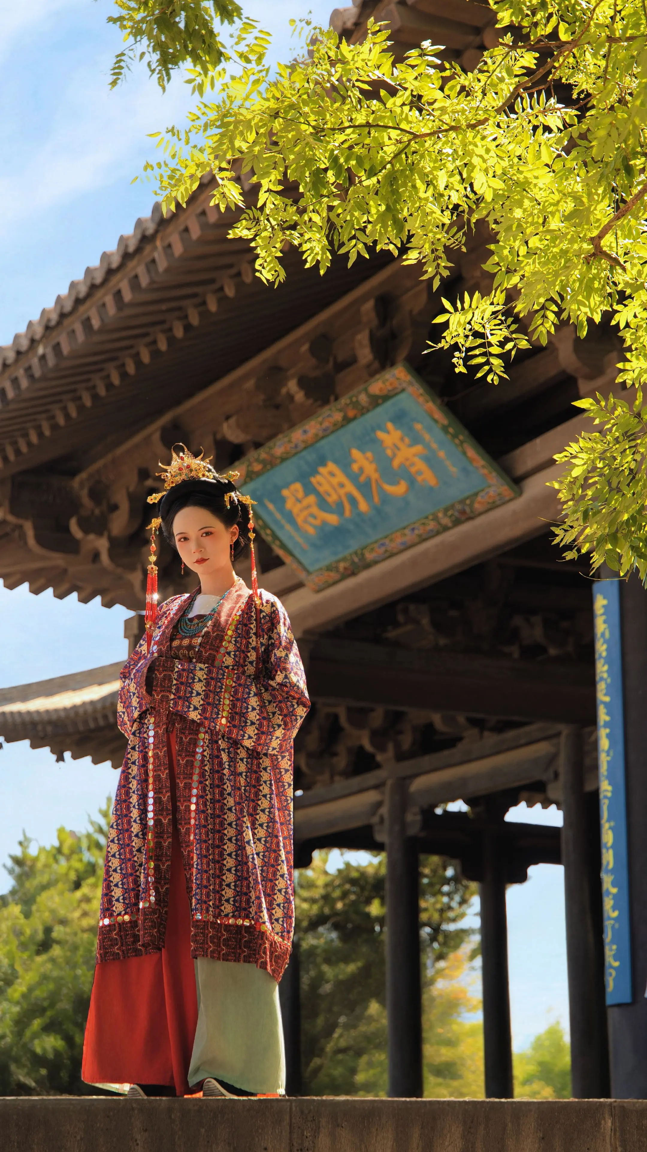 华严寺北魏冯太后的鲜卑衣冠。摄影：  妆造：  冯太后用二十多年重构北...