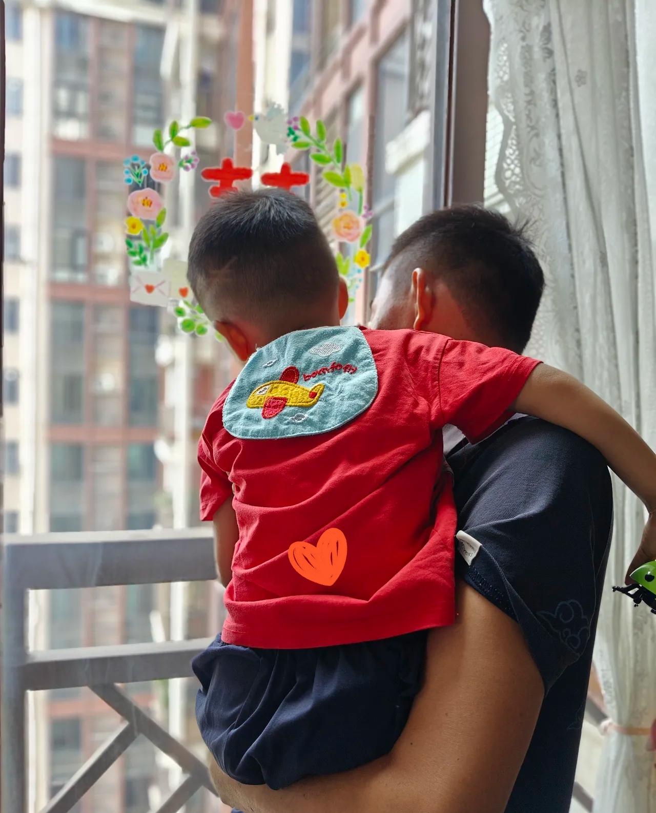 我实在不理解我老公！一个45岁的大男人，竟然没有一个铁哥们，没有一个女性朋友，