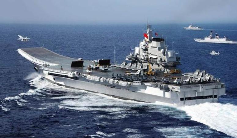 辽宁舰威武！它趟过的航迹，撑起中国航母的深蓝天！辽宁舰又出海了，去的