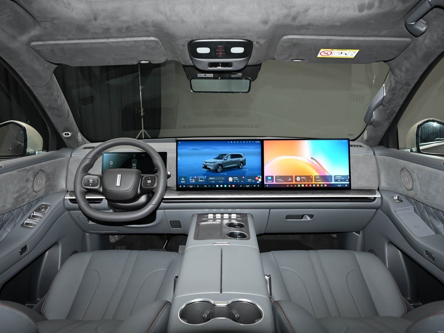 个人认为魏牌V9x的外观设计是没什么问题的，主要问题出在内饰，太过居家了，并不像