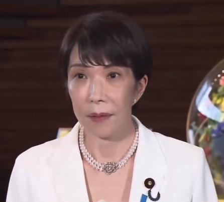 日本还能硬撑多久？恐怕连日本人自己都不敢细算。 表面上东京街头依旧井然有序，