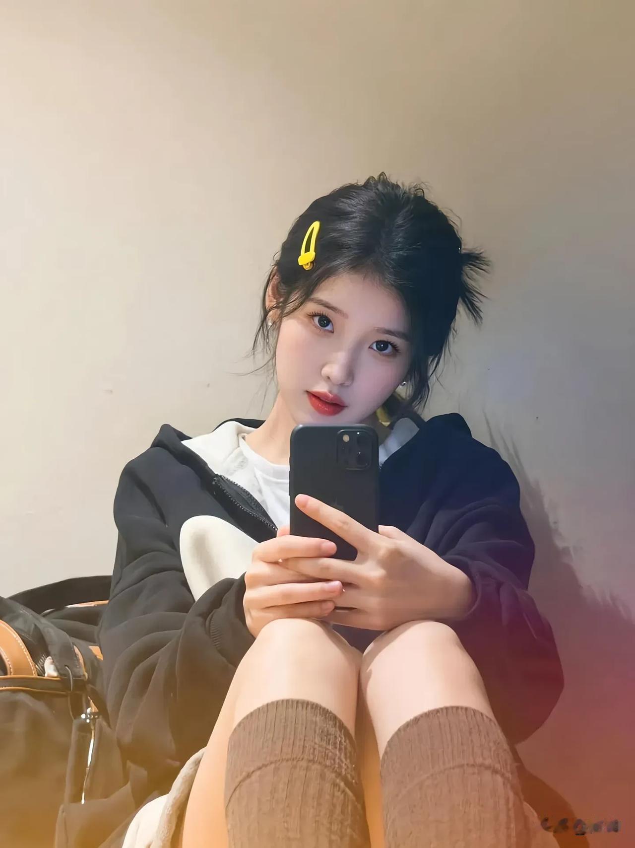 回忆就像一本乱码的书你会时不时拼凑出一句话然后后知后觉散落回忆的碎片多年