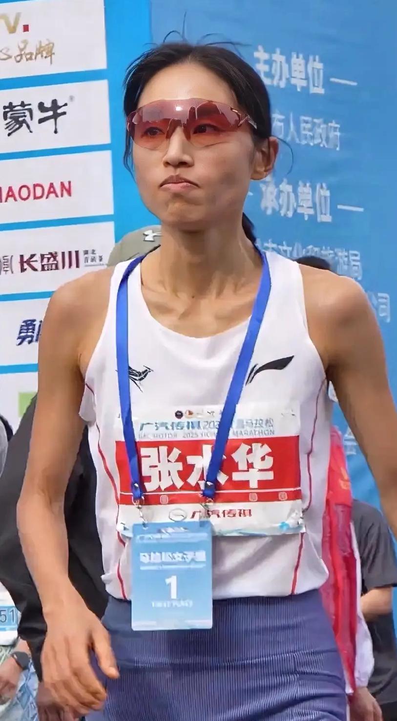 张护士执念太深，11月2号以虚假理由调休去跑马就已经被发现了，11月23号和12