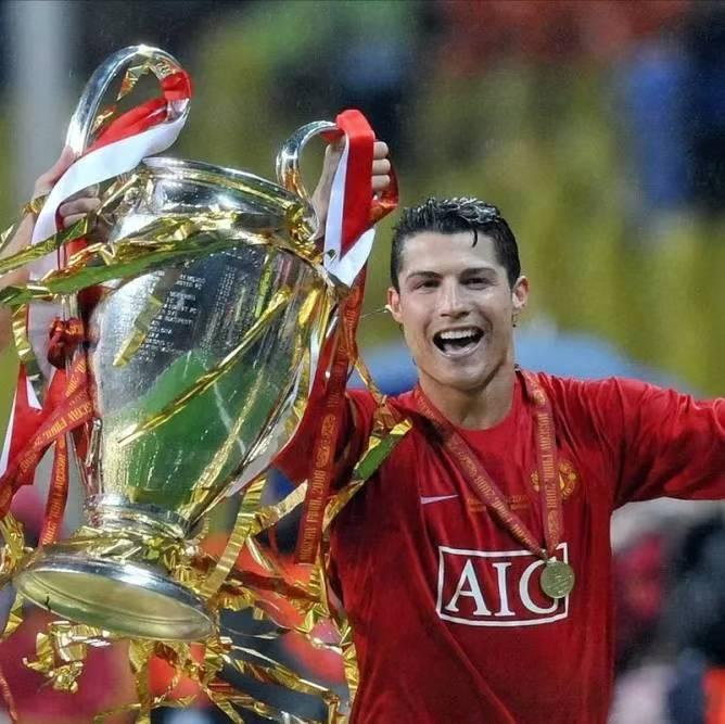 更强要看比什么？比过人，比头球，比左右脚，比速度，比进球数，国家队进球数，欧冠数