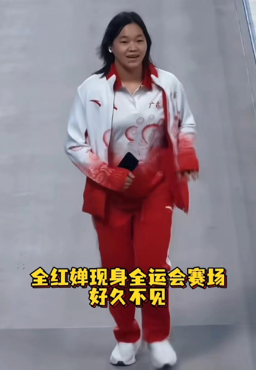 全红婵厉害啊，胖成这样，还能跳水夺冠！身上一堆肉，俩大粗腿，小跑都跑不起来了，跑
