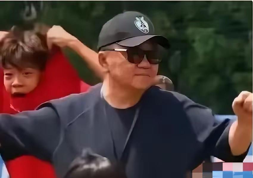 自掏5400万的董路，开500万的劳斯莱斯，住10万一平的豪宅，手腕上是百万名表