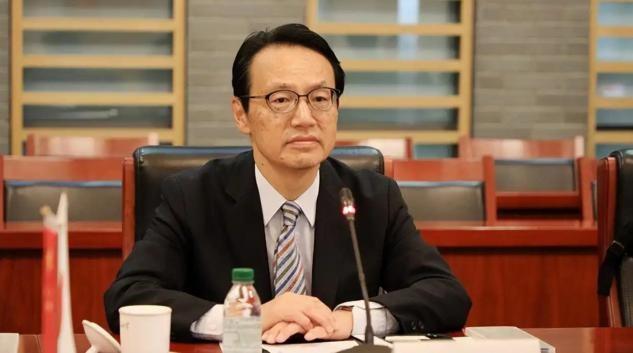 日本这两天结结实实尝到了“连吃闷棍”的滋味。首相在对华议题上耍的花招刚被中