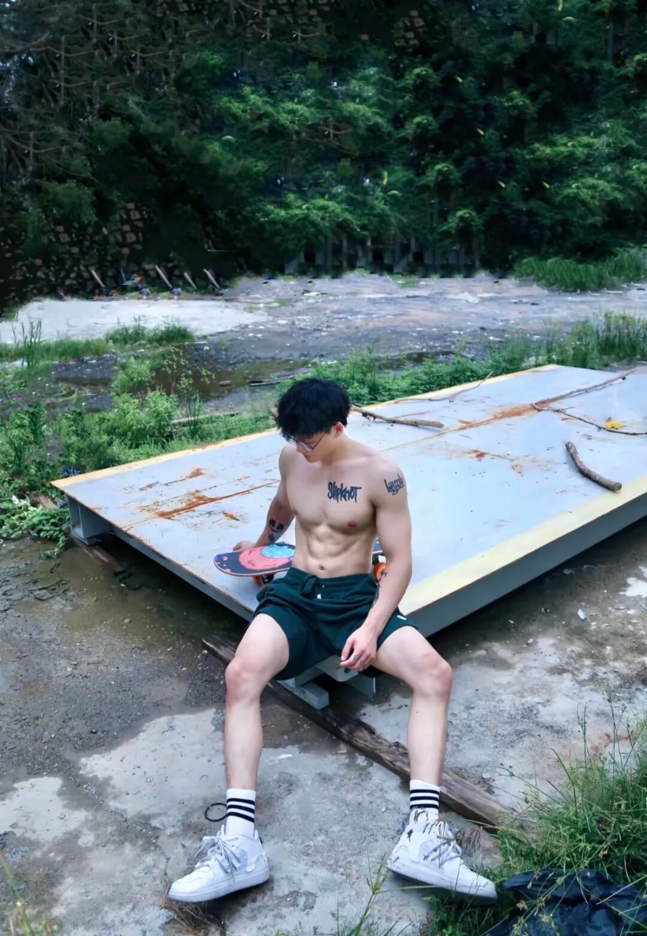 别让情绪内耗消耗你的精力，别让无用的社交浪费你的时间，专注于自己的目标，全力以赴