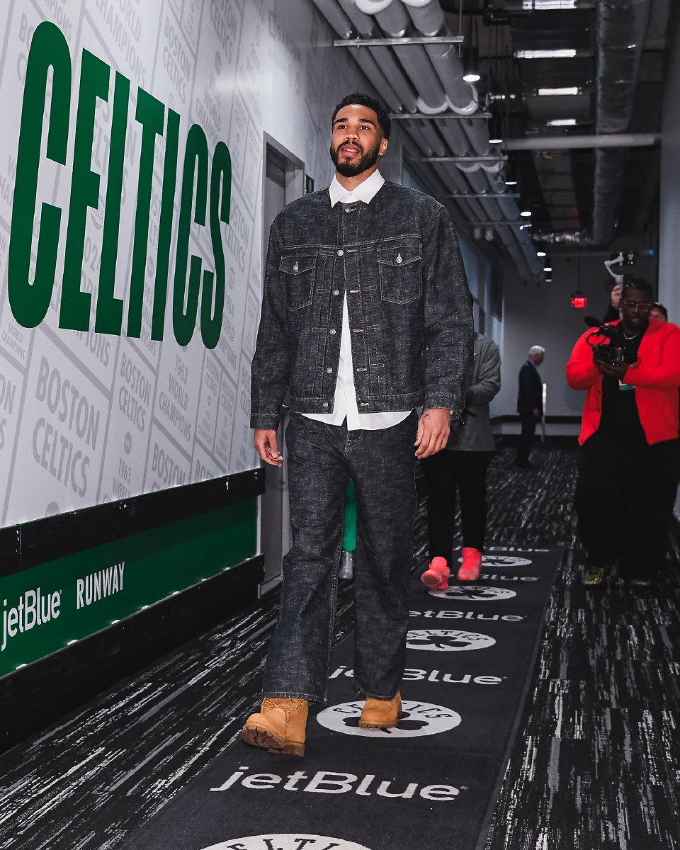 298天，塔图姆回来了。北京时间3月7日，凯尔特人主场打独行侠。然后前六投全