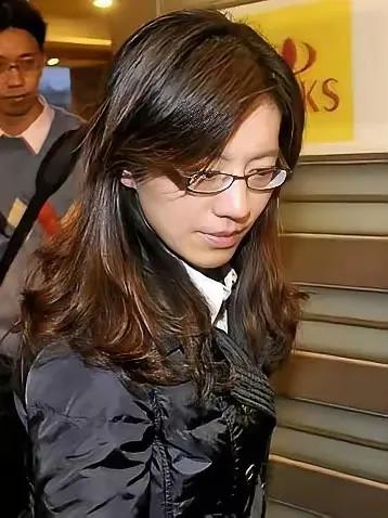 大陆对台独打手帮凶陈舒怡，依法进行终生追责，给予严惩。此人利用检察官的身份，罗