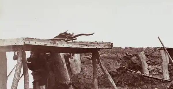 千余人清军满蒙汉各军与1500人英法联军近距离血拼，结果，英法联军拿出了韦伯利