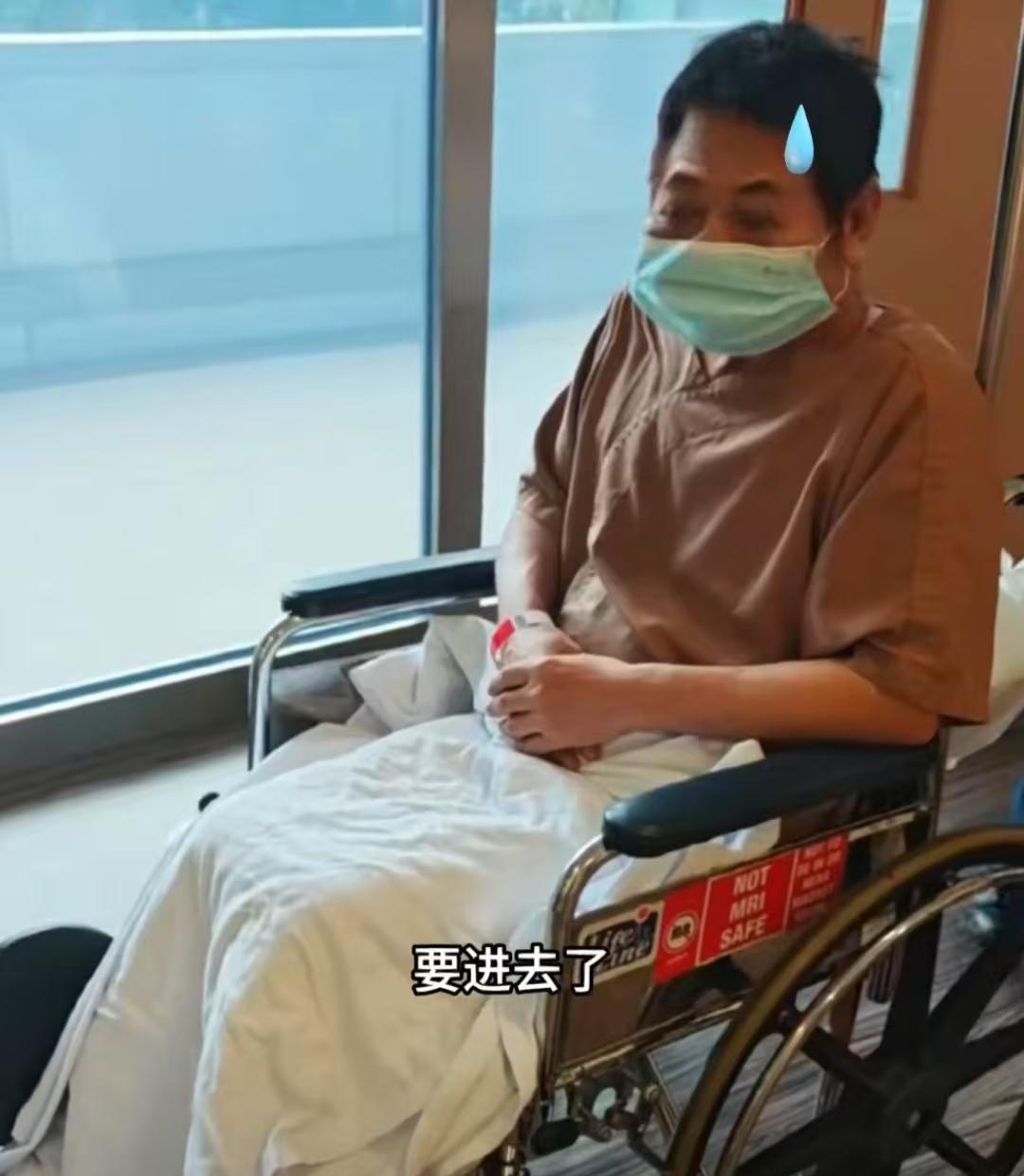 前段时间，李连杰住院做手术，全程没有看见利智的身影。利智当年是迫于无奈才接受了