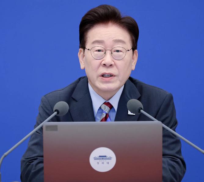 韩美同盟显露裂痕，李在明：外交须摒弃屈从与事大主义。 10月13日李在明在青